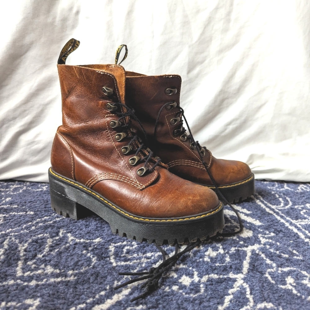 Dr. Martens Leona